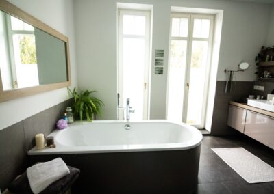 Bath tub